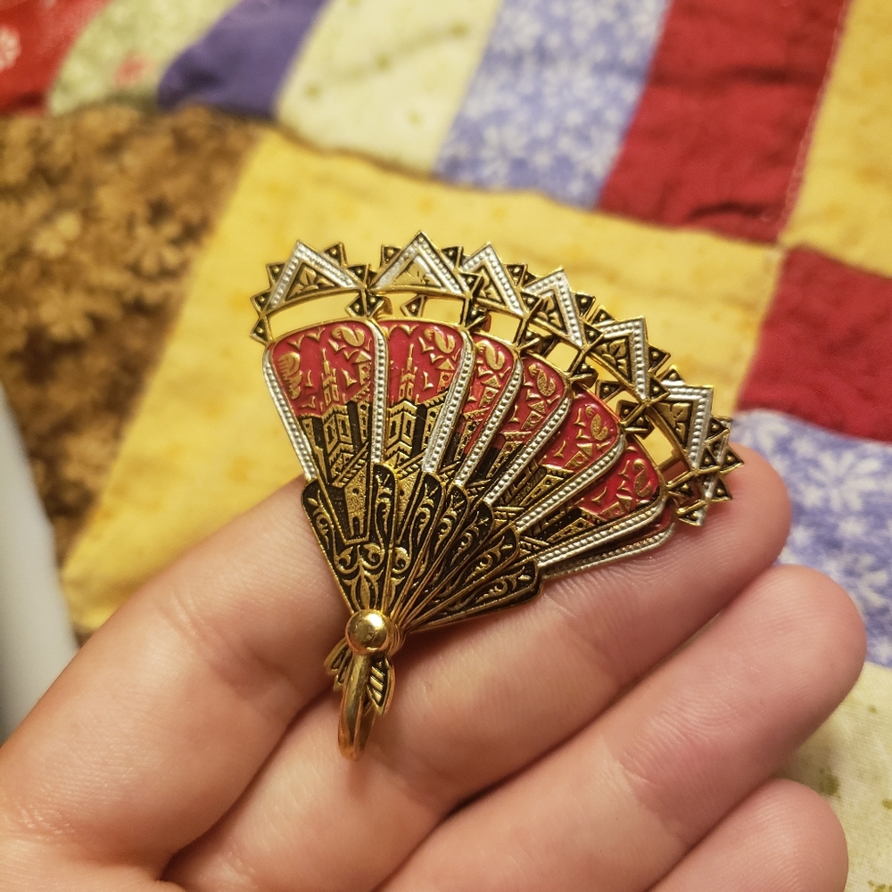 Vintage Fan Pin 📌